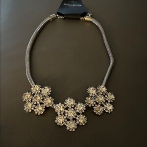 Elegant Silver Floral Necklace
